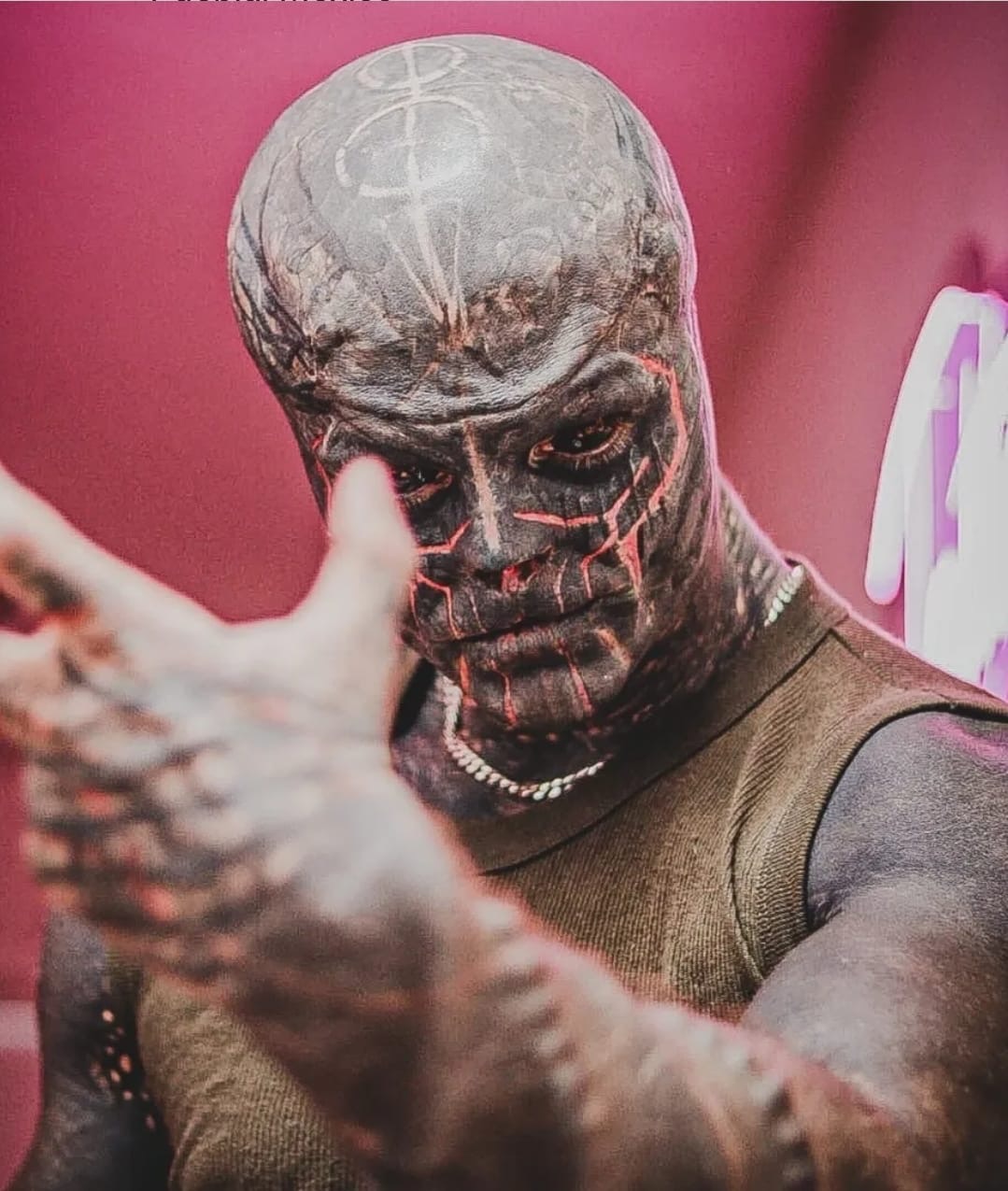 Photo - Black Alien